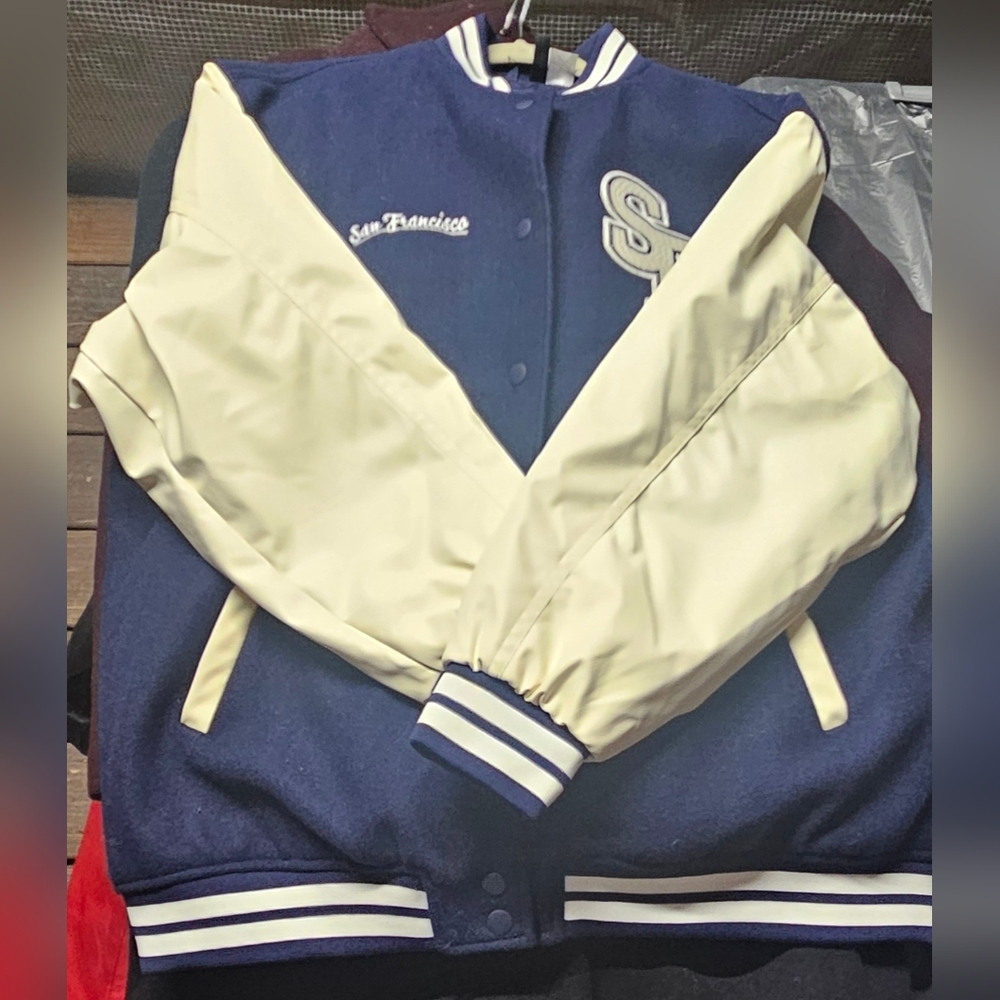 H&M Blue and Cream Bomber Jacket New Never Wear no tags run oversized